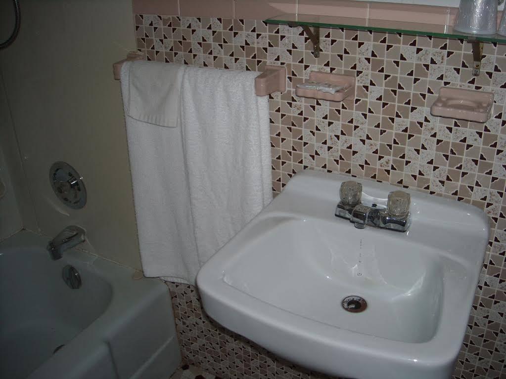 Motel Des Erables Coteau-du-Lac Экстерьер фото