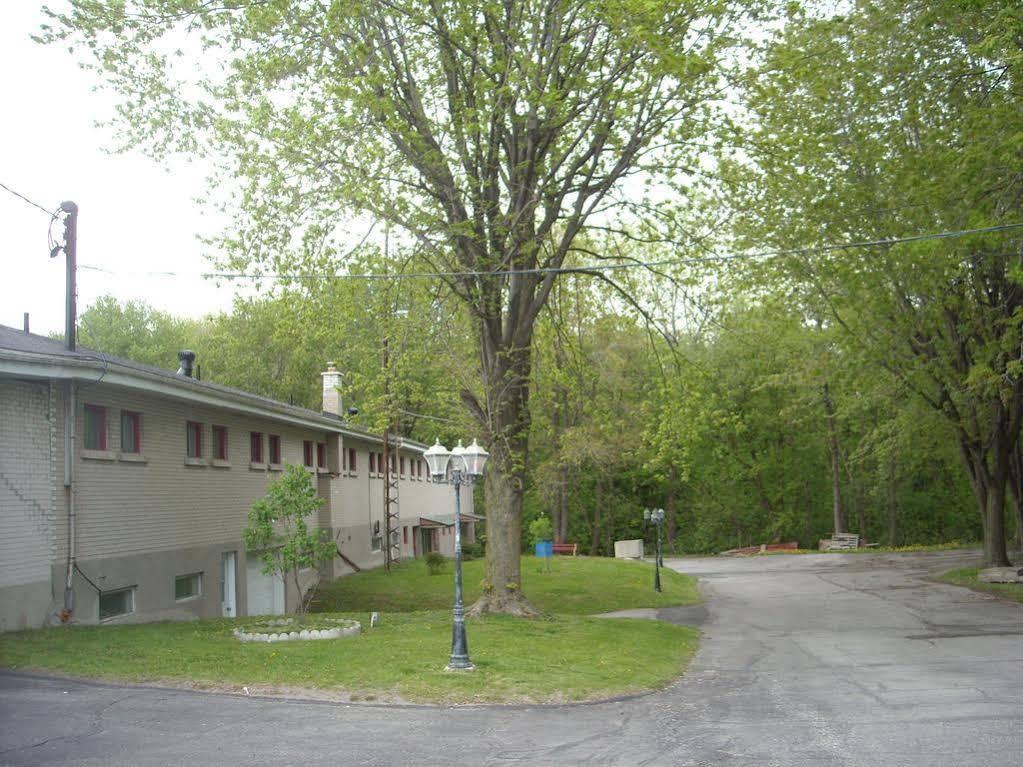 Motel Des Erables Coteau-du-Lac Экстерьер фото