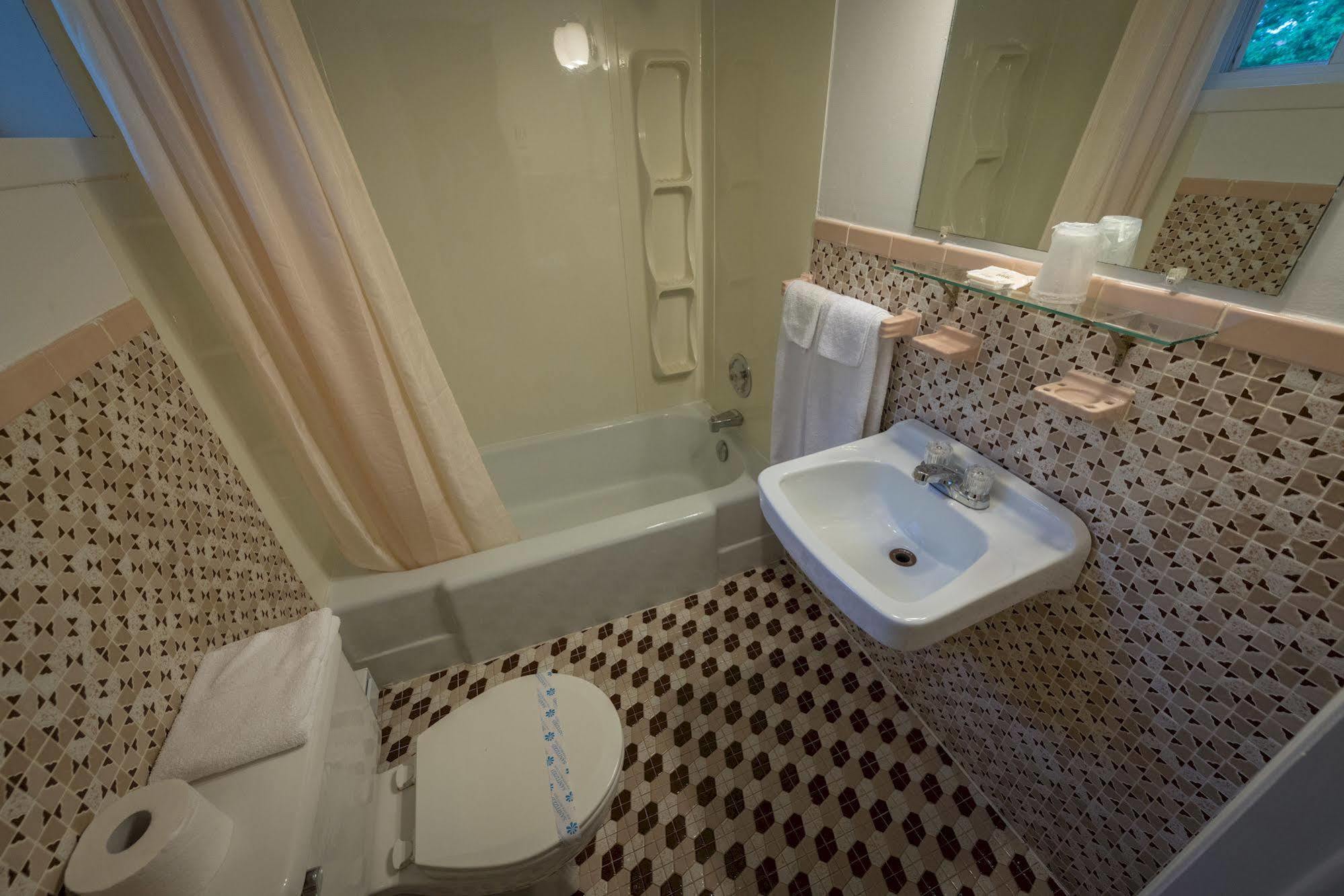 Motel Des Erables Coteau-du-Lac Экстерьер фото